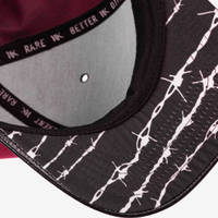 Nebelkind Barbed Wire Limited Snapback in rot